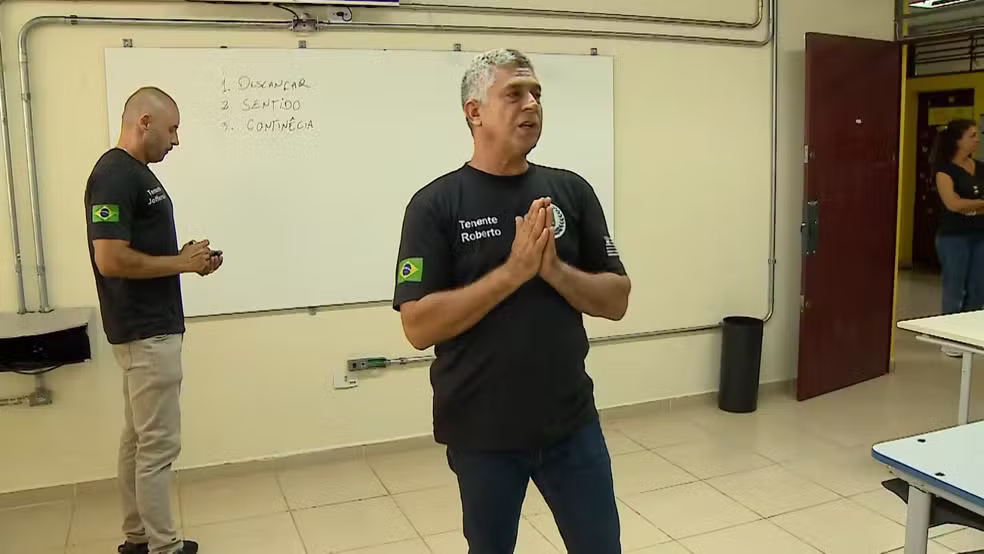 Palavras são escritas erradas em monitoria de escola cívico-militar. — Foto: Reprodução/TV Vanguarda