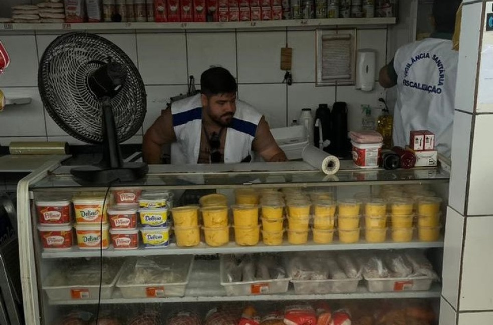 Vigilância Sanitária apreende 80 kg de alimentos impróprios para consumo no Mercado Público do Jacintinho, em Maceió — Foto: Vigilância Sanitária de Maceió
