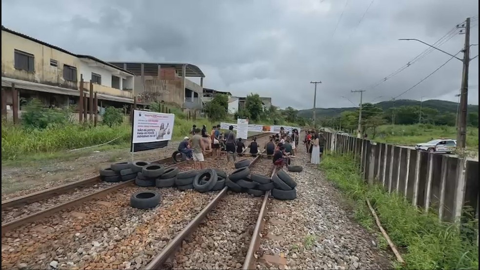 Indígenas Tupiniquim protestam por reparação e participação em acordos dez anos após o desastre de Mariana. — Foto: Redes sociais
