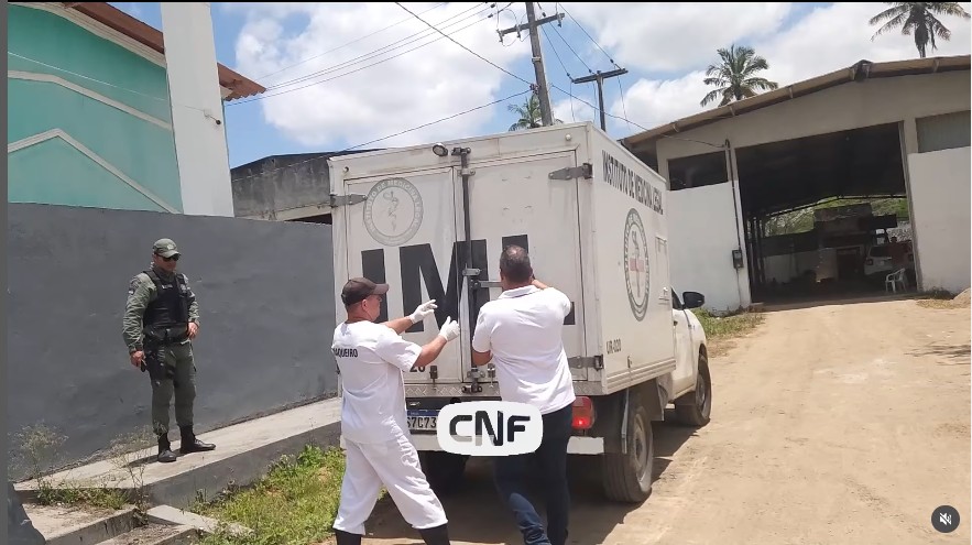 Mulher é assassinada com aproximadamente 60 golpes de faca em Caruaru
