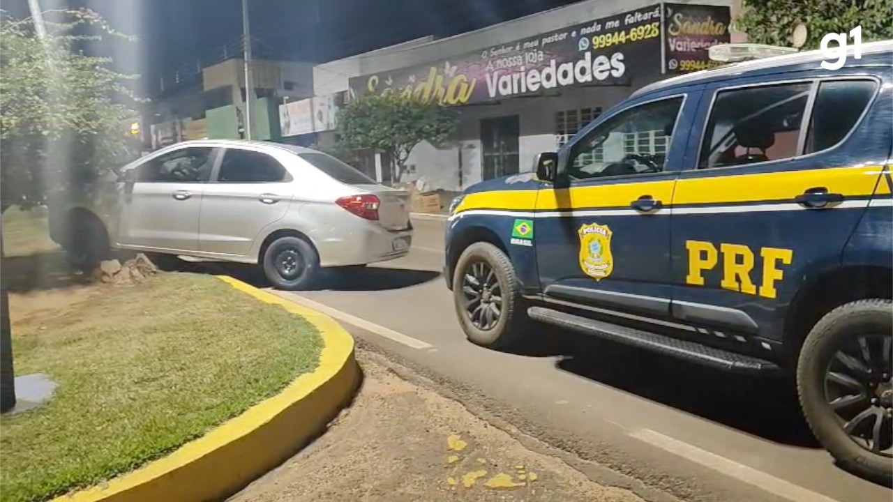 VÍDEO: Motorista faz fuga cinematográfica, bate carro em placa de trânsito e é preso na BR-262