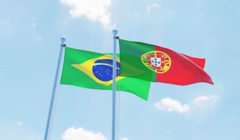 Arte com as bandeiras do Brasil e de Portugal — Foto: Getty Images