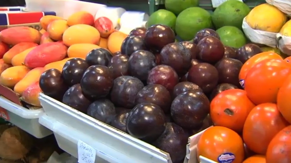 Inverno mais ameno alterou o calendário nas lavouras e 'antecipou' a comercialização de frutas — Foto: Reprodução/RPC