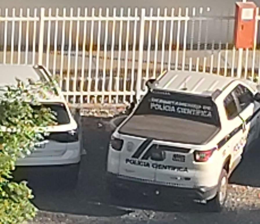 Outra criança brincava em penteadeira quando móvel caiu e matou menina em escola, diz delegado