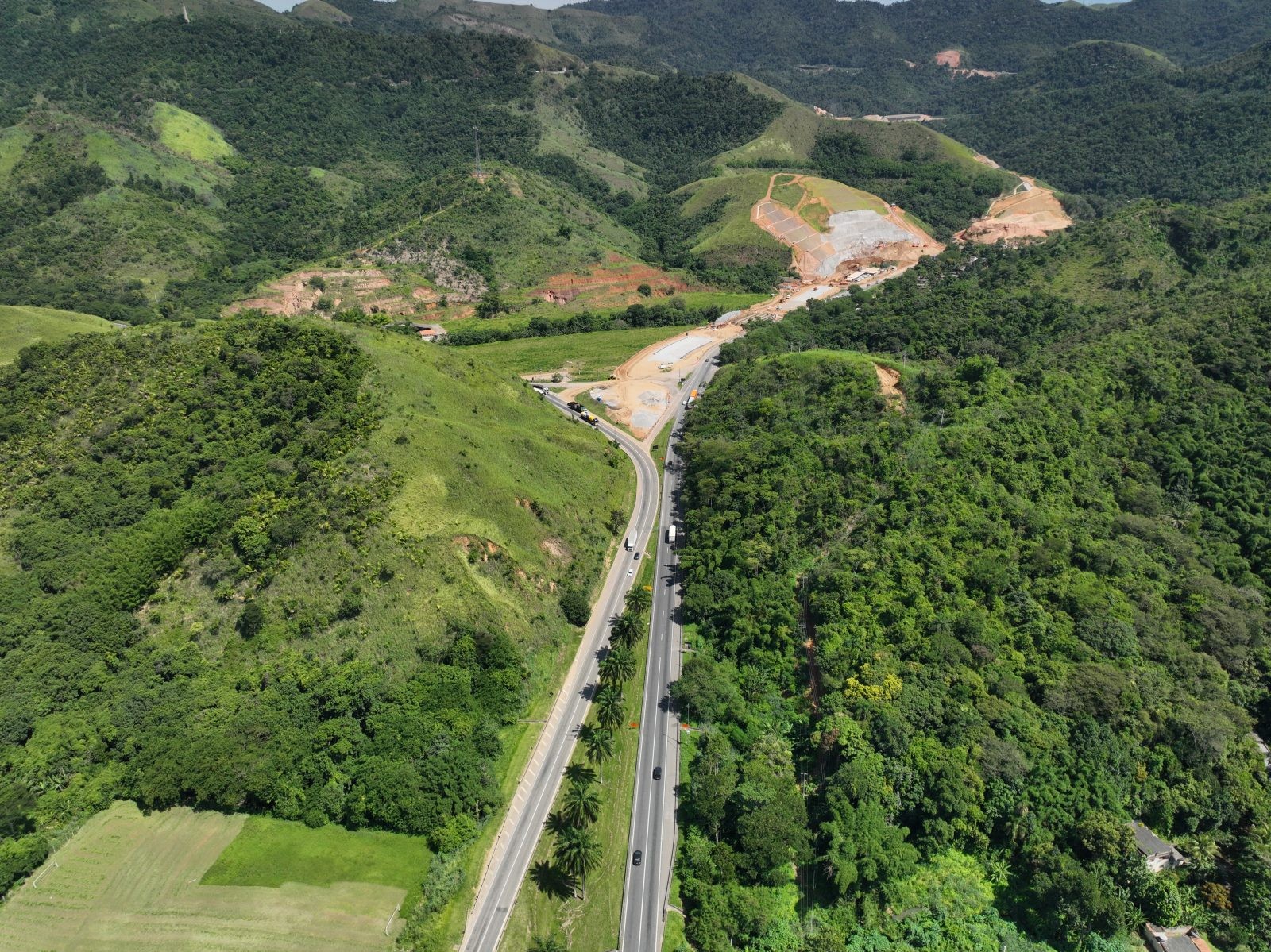 Pista de subida da Serra das Araras será interditada para continuação das detonações de rochas