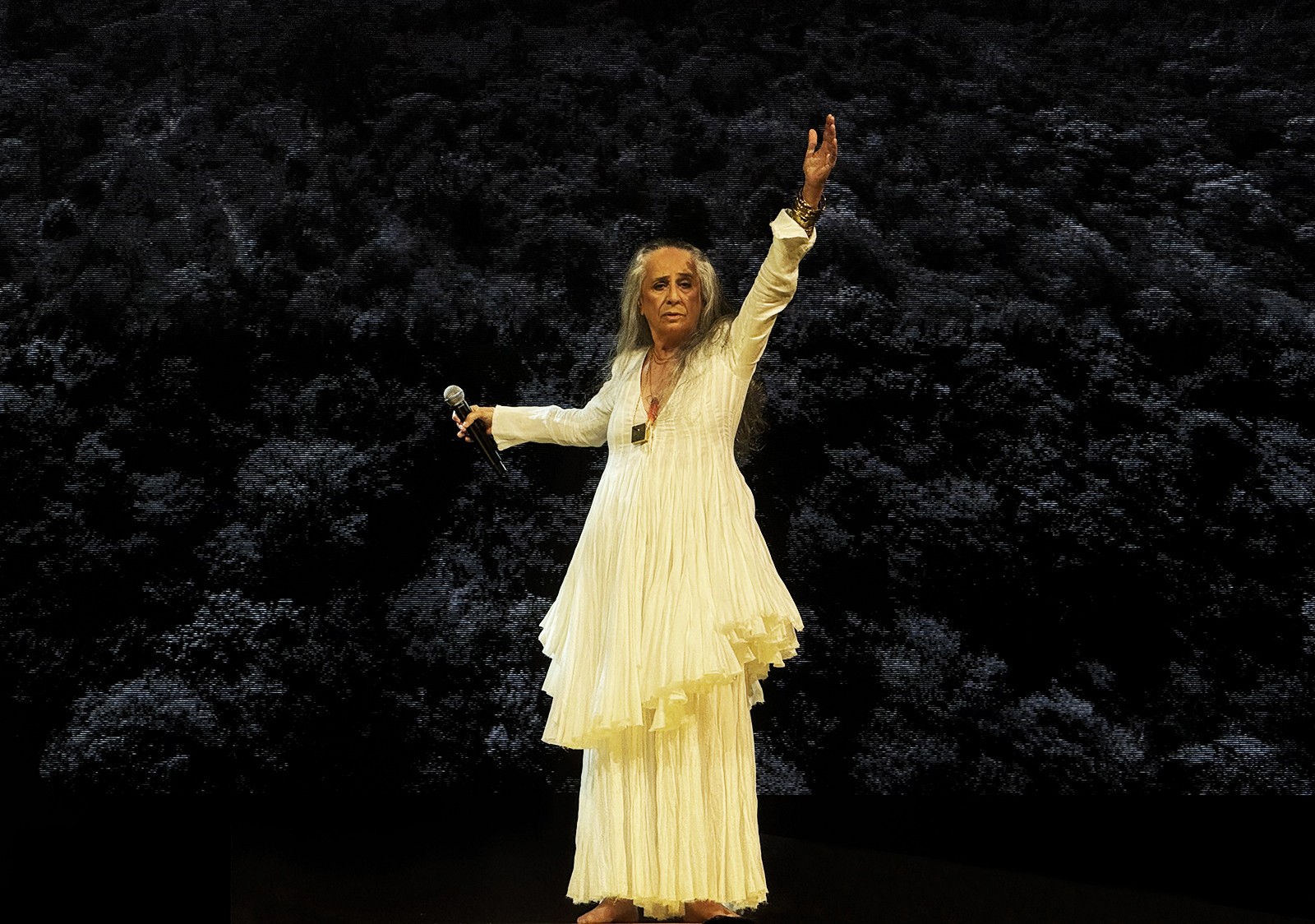 Revendo Maria Bethânia em noite feliz e constatando que todas as coisas são belas no show ‘60 anos de carreira’