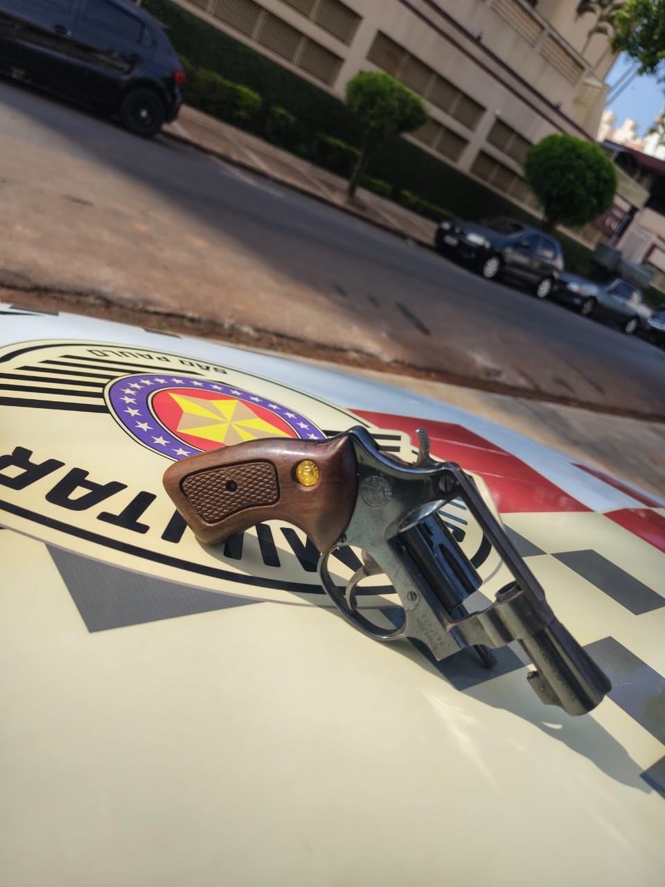 Homem é encontrado morto a tiros em obra de Piracicaba e suspeito do crime infarta durante prisão, diz PM