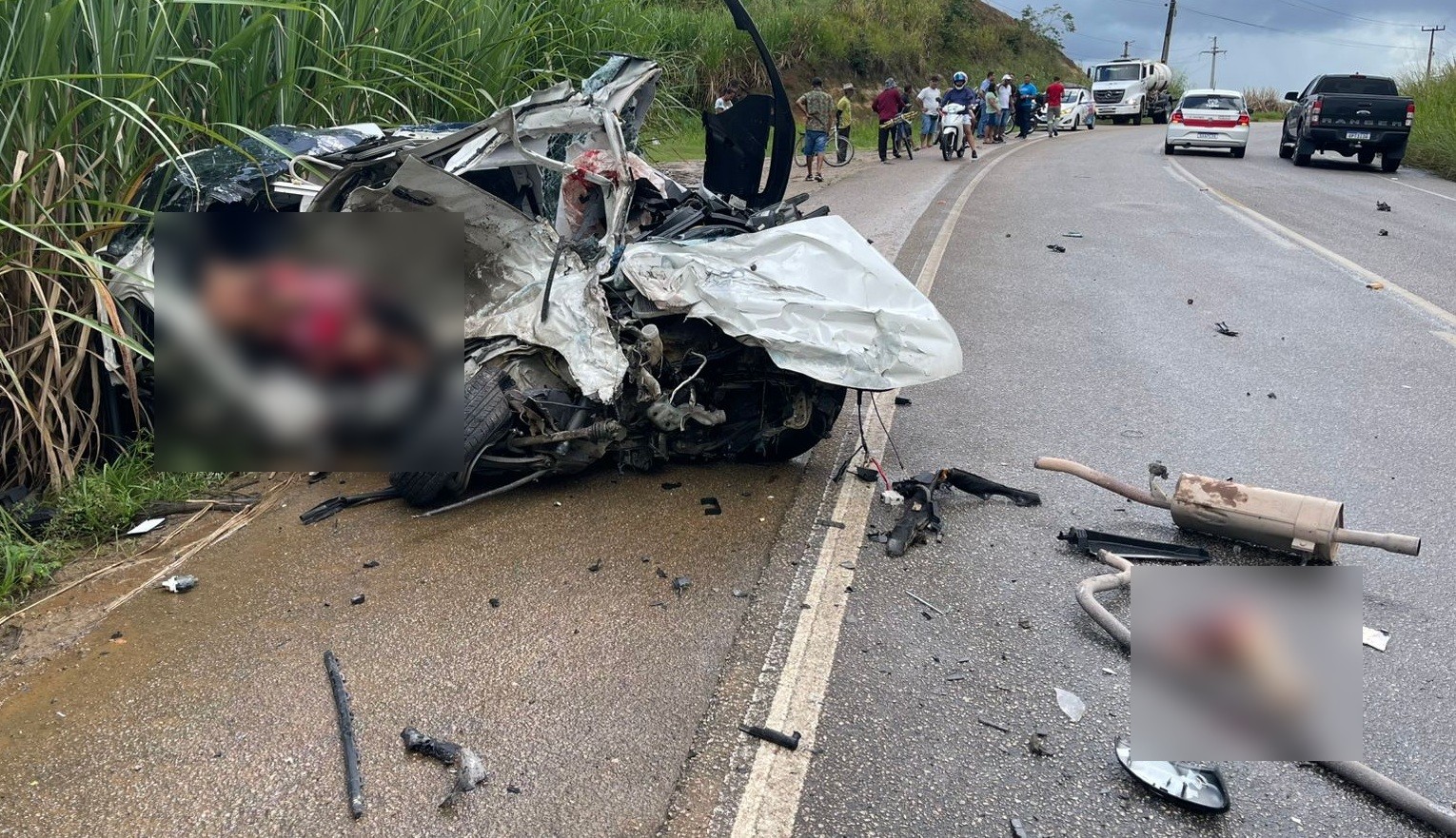 Colisão entre carro e micro-ônibus deixa mortos em Porto Calvo 