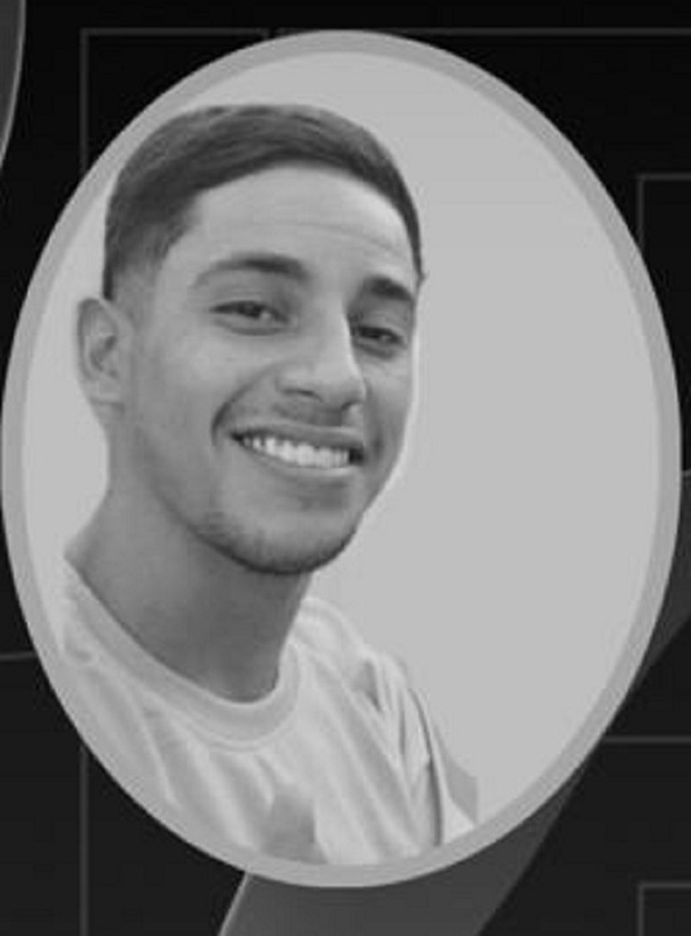 Jhonata Almeida Mendes, de 24 anos, morreu afogado após entrar no lago de Palmas  Foto: Reprodução/Redes Sociais