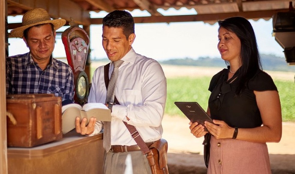 Padre recebe testemunhas de jeová na casa paroquial e aplica-lhes xeque-mate  bíblico