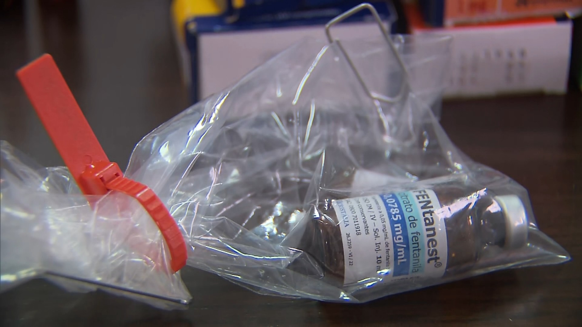 Polícia encontra três containers lotados de remédios vencidos e opioides em Piraquara