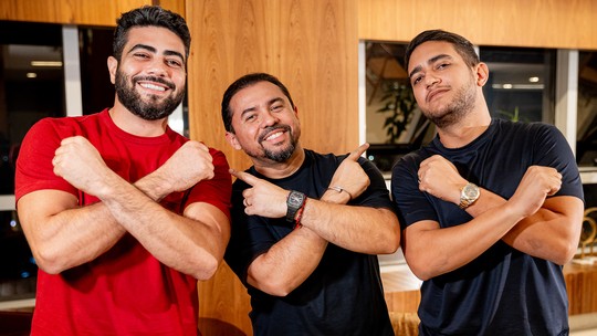 Xand Avião se encontra com Henrique & Juliano em estúdio de Goiânia para gravação de feat em música inédita -