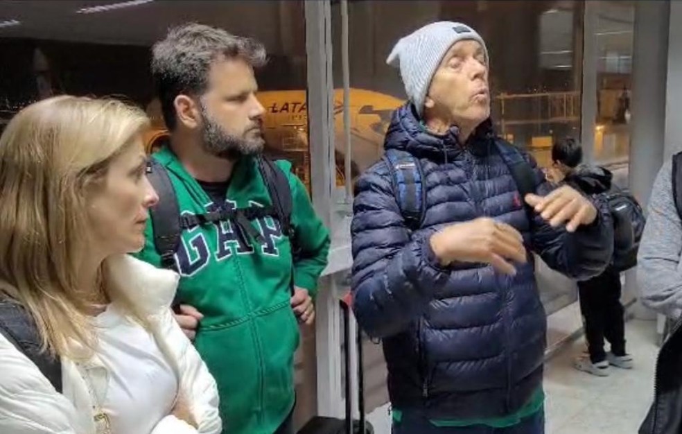 Andreia, Alex Zanatta (ao centro) e Roberto Mantovani Filho no Aeroporto de Guarulhos