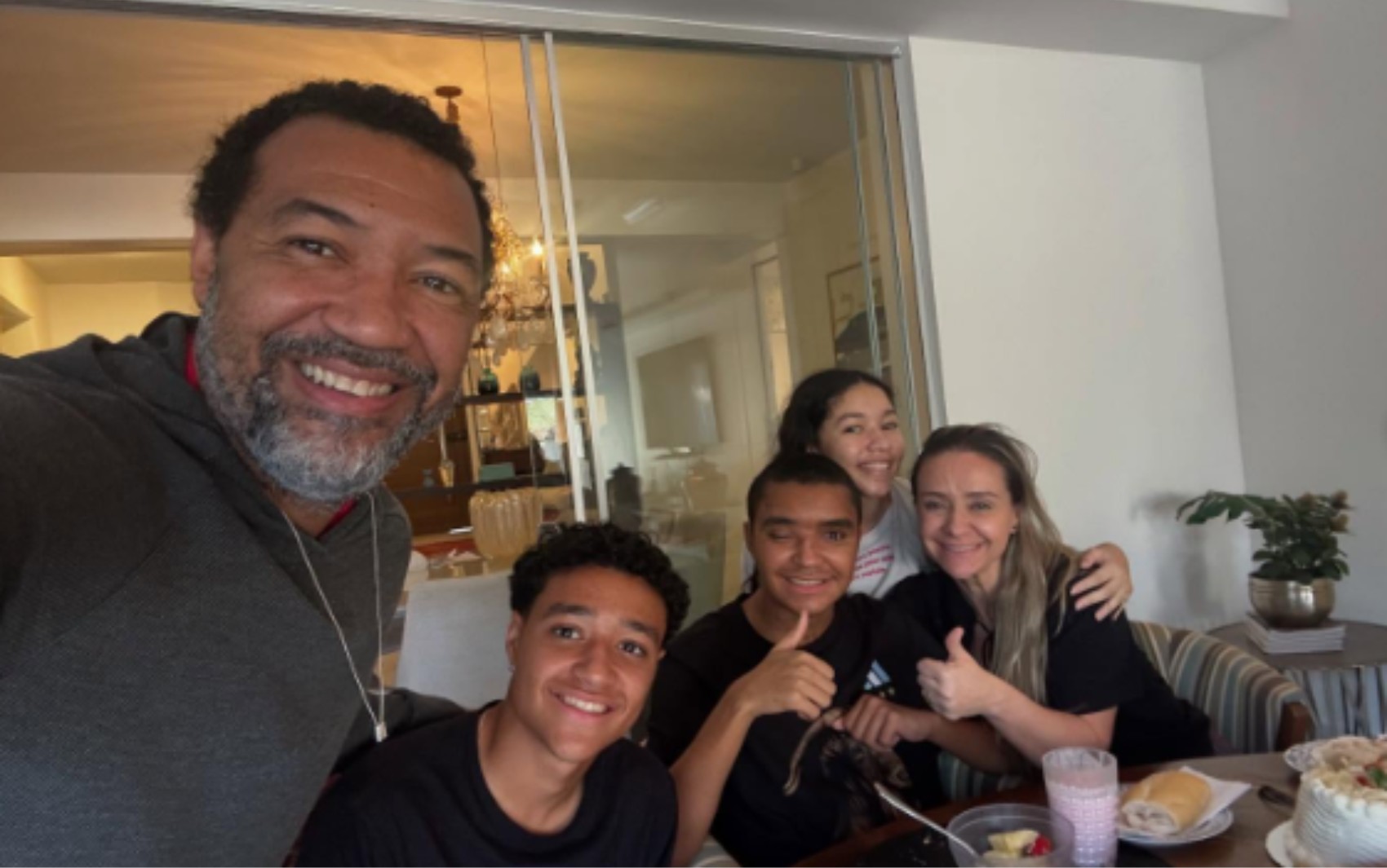 Família divulga primeiras imagens de Pedro Severino em casa