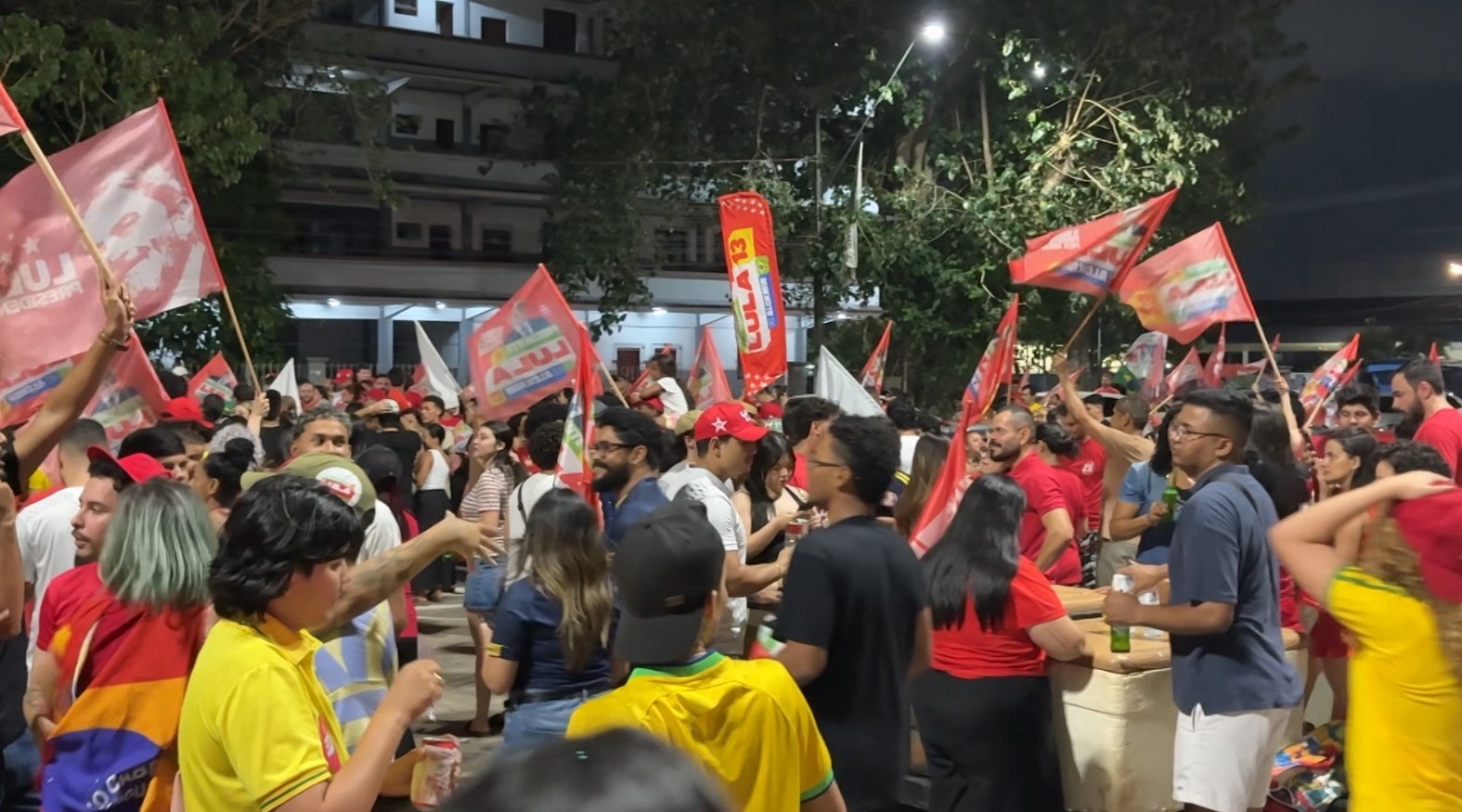 Apoio a Lula é celebrado em Macapá após resultados das eleições 2026