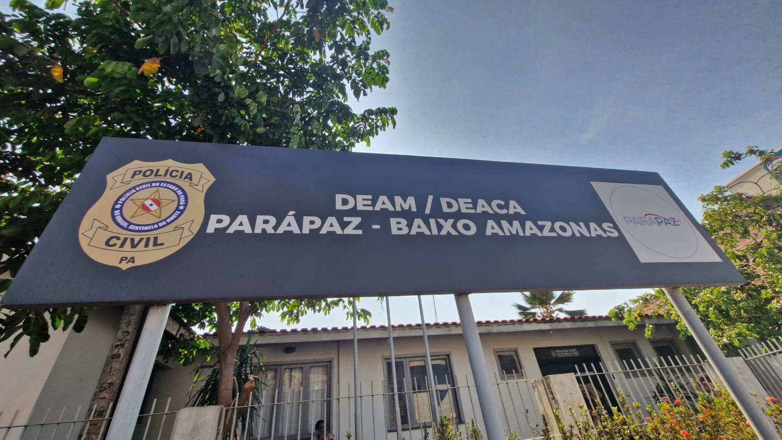 Homem é levado à delegacia após ser denunciado por tentar enforcar companheira dentro de carro em Santarém