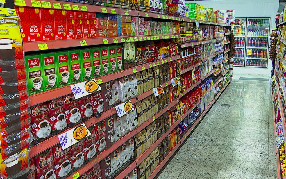 Café na prateleira de supermercado — Foto: Reprodução/EPTV