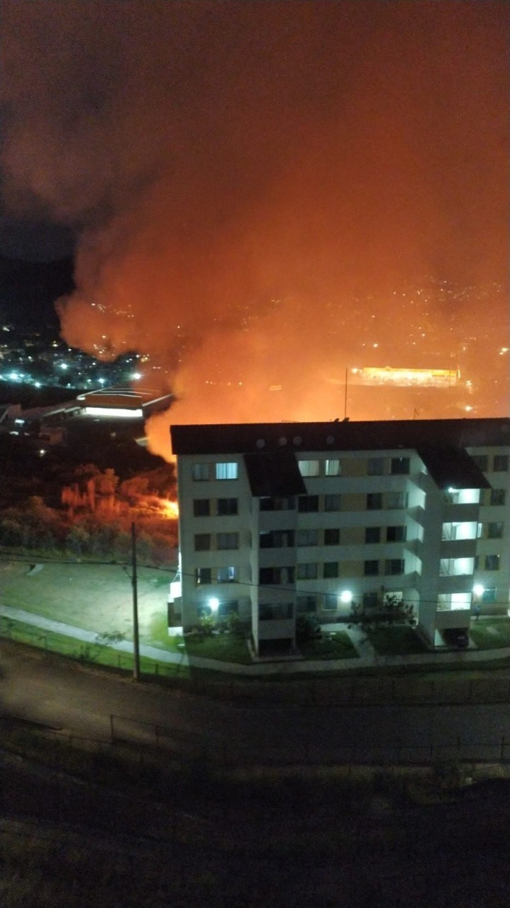 Incêndio em parque ameaça condomínio em BH