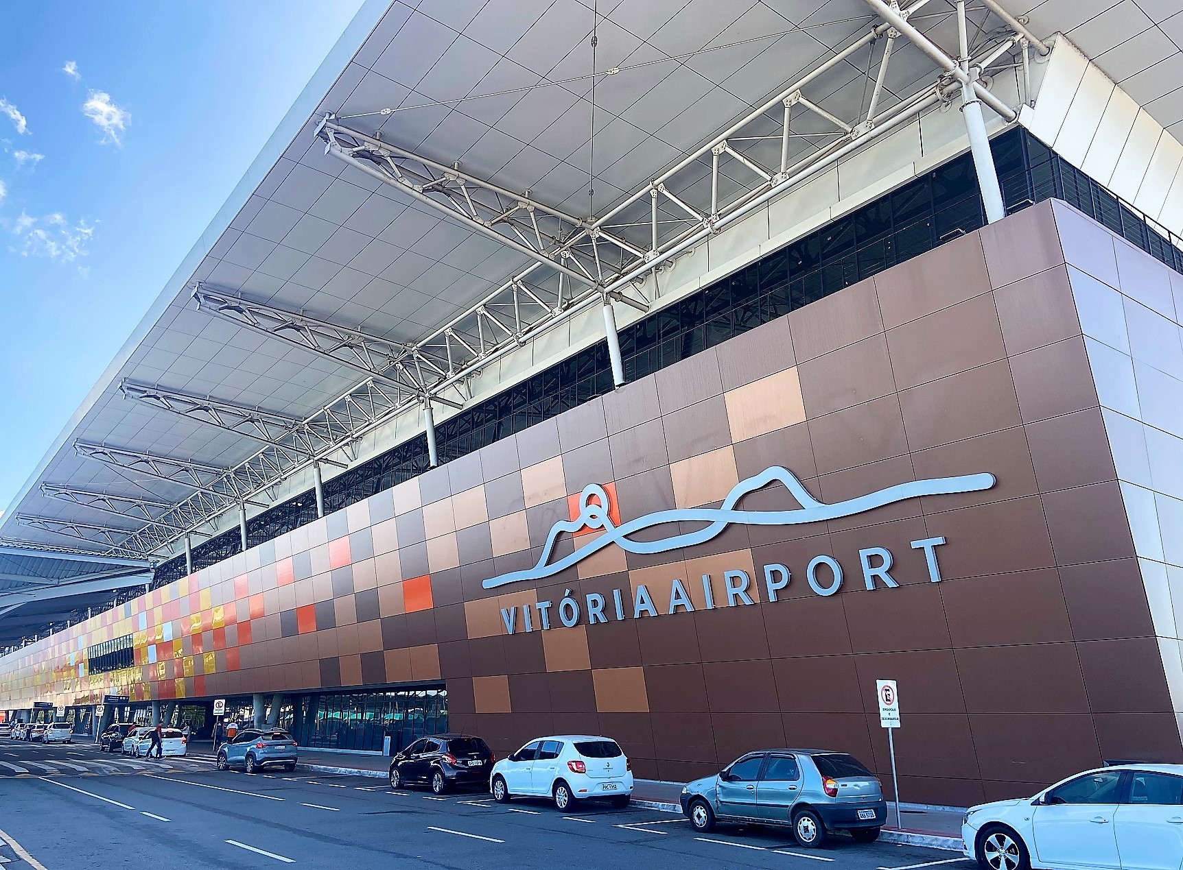 Aeroporto de Vitória tem 20 voos cancelados e 32 atrasados por causa de ventos fortes em SP