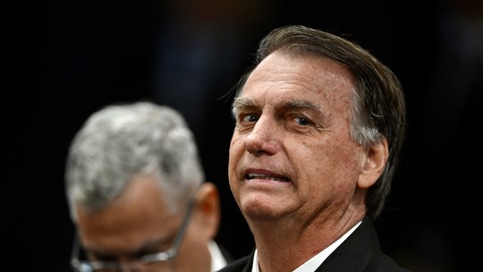 Documentos produzidos pela 'Abin paralela' foram usados em live de Bolsonaro com ataques ao sistema eleitoral, aponta PF - Relatório da PF diz que material foi criado fora dos canais oficiais da Abin, com participação de Ramagem, e alimentou discurso político do ex-presidente. Live com informações sem embasamento técnico e respaldo legal foi realizada em 2021.
