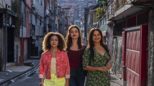 Vídeo: protagonista de ‘Três Graças’, substituta de ‘Vale Tudo’, mostra família comemorando papel - Alana Cabral compartilhou nas redes sociais a expectativa antes do resultado dos testes para viver Joélly Maria das Graças.