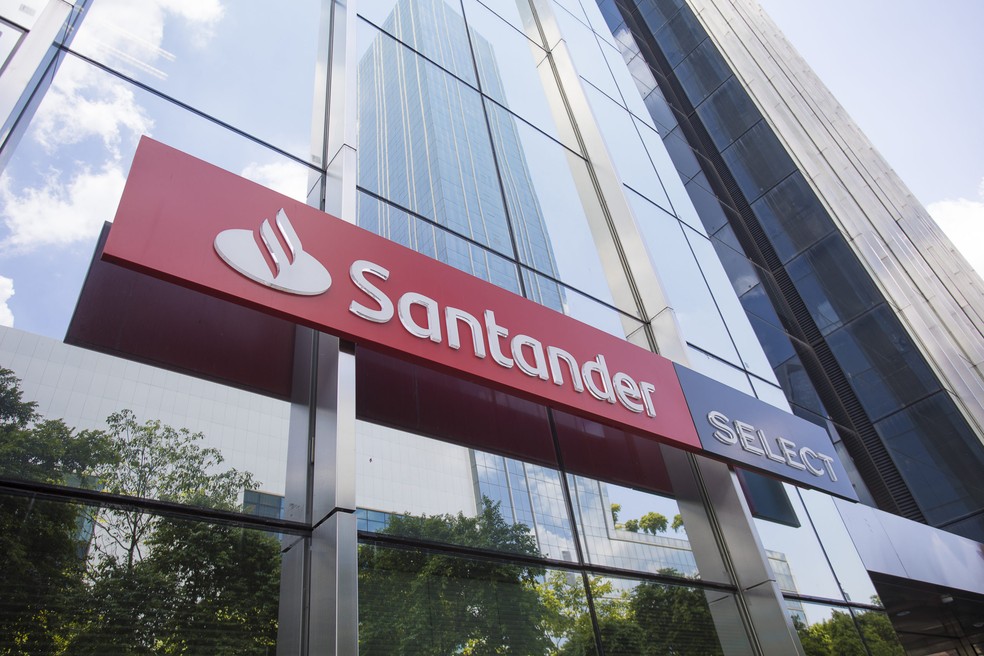 Fachada de agência do Santander — Foto: Divulgação