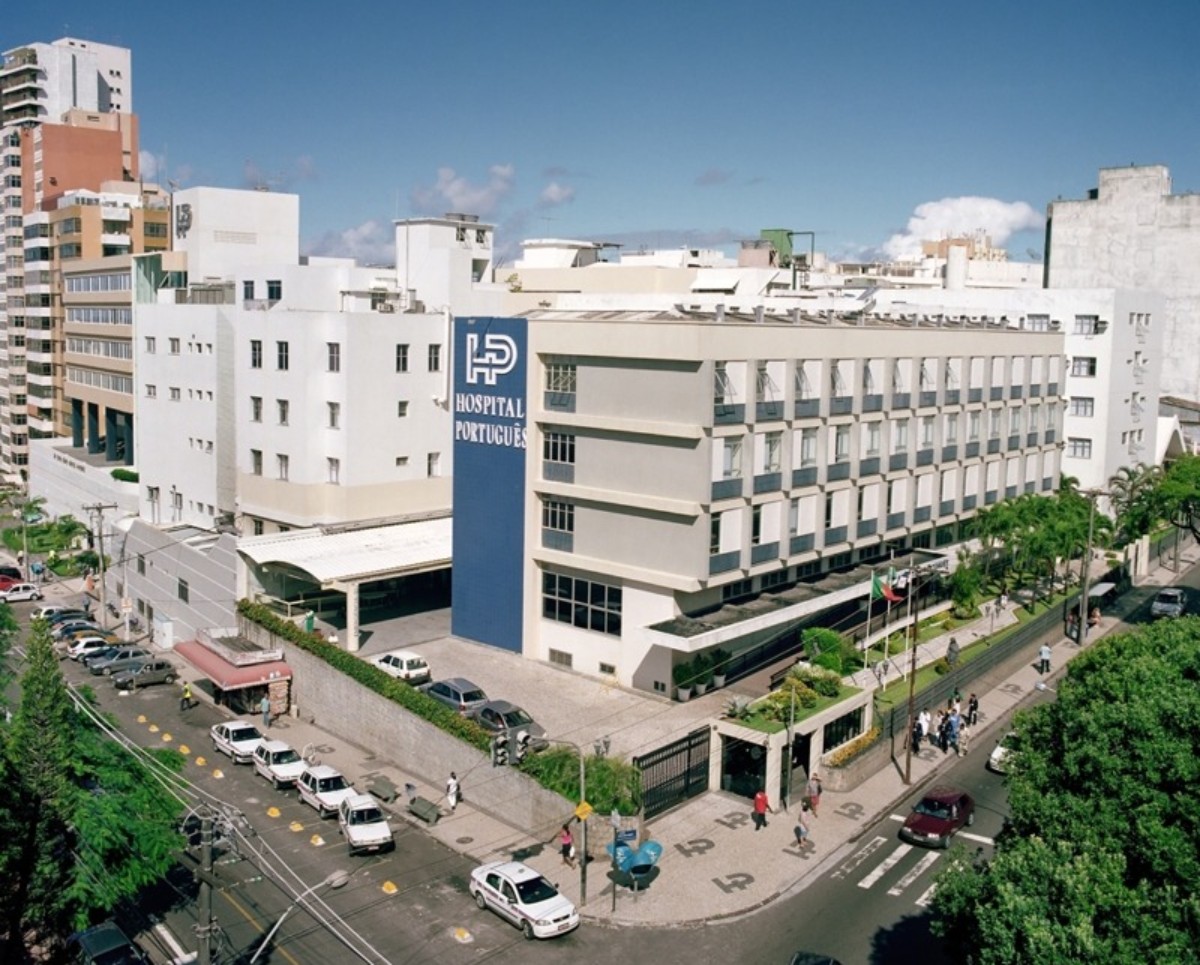Duas funcionárias ficam feridas após elevador de hospital privado de Salvador cair