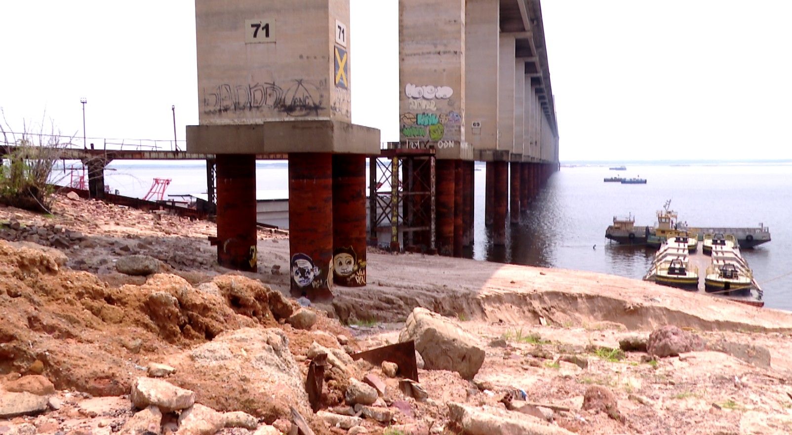 Erosão sob a Ponte Rio Negro gera preocupação, mas Sedurb garante que 'não há risco de desabamento'