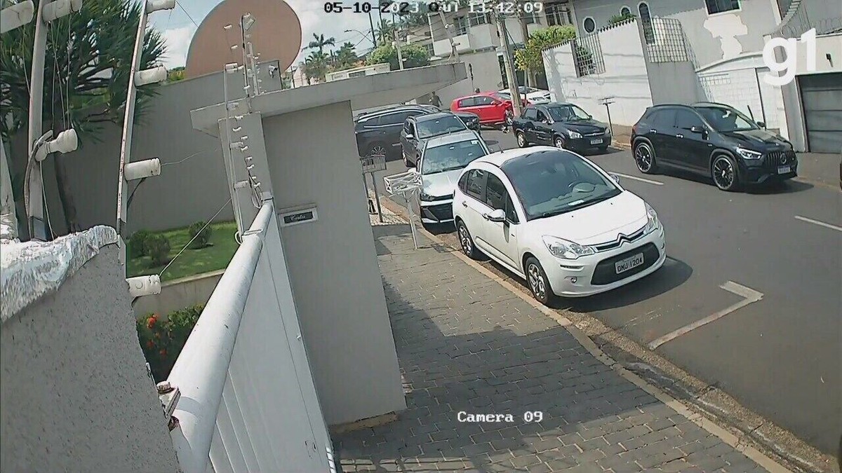 VÍDEO Mostra Caminhão Batendo Em Carros Após Perder Os Freios Em ...