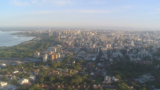 Porto Alegre deve ultrapassar os 40ºC e chegar perto da maior temperatura da história - Foto: (Reprodução/RBS TV)