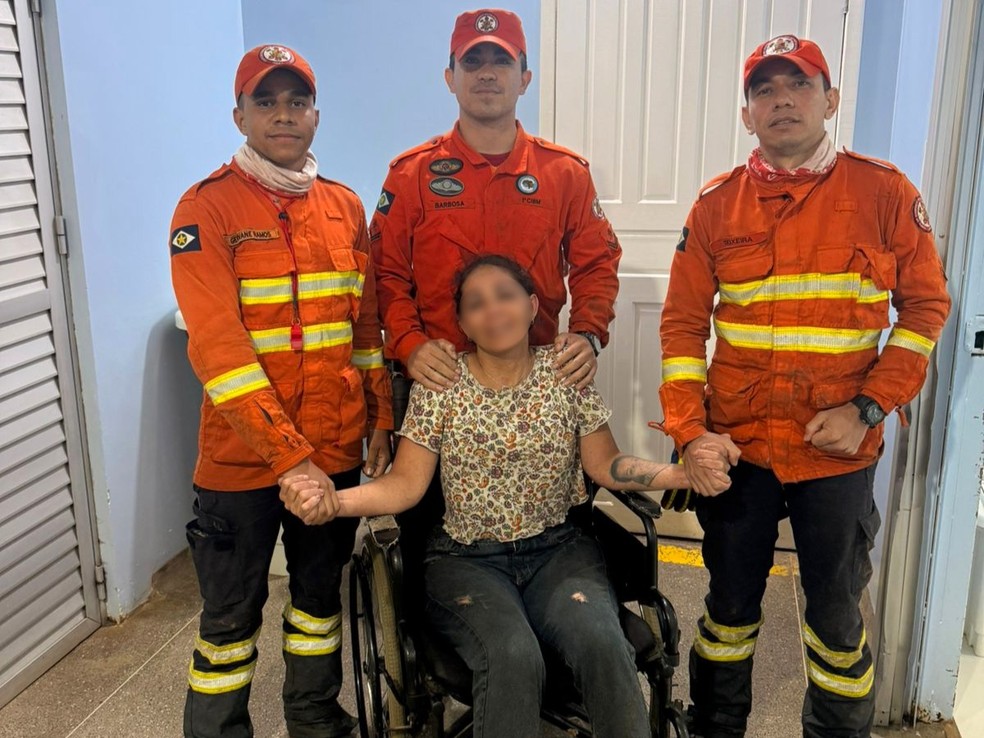 Mislene de Souza foi encontrada debilitada — Foto: Corpo de Bombeiros