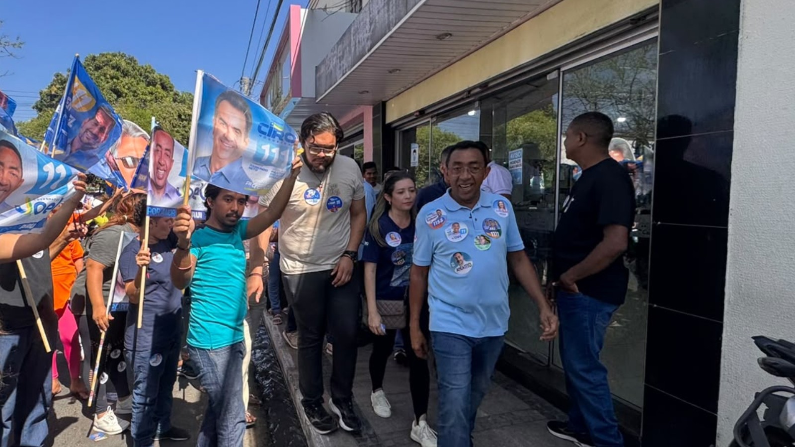 Joel Rodrigues promete integrar Estado e municípios para reestruturar hospitais durante caminhada em Teresina