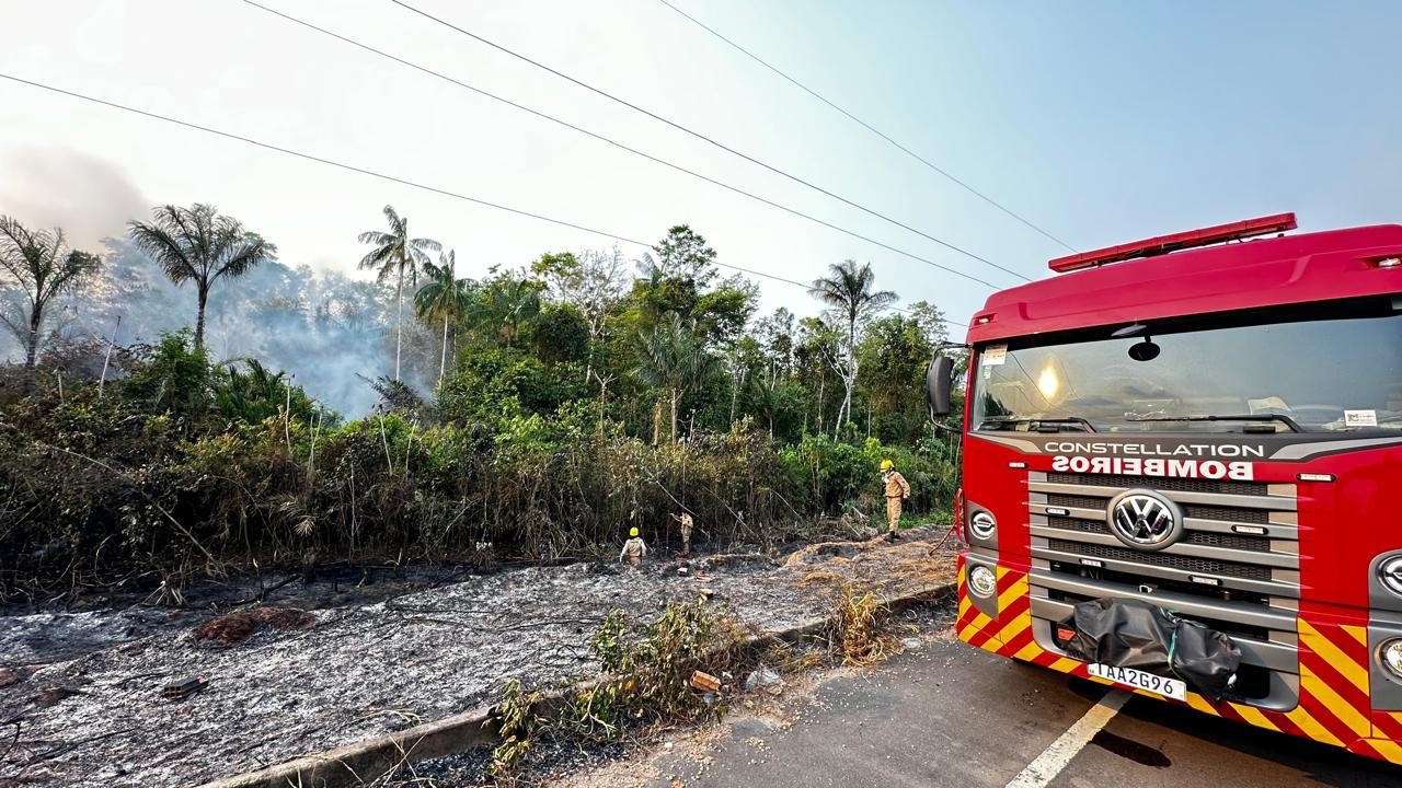 Corpo de Bombeiros combate mais de 300 focos de incêndio em cidade no AM