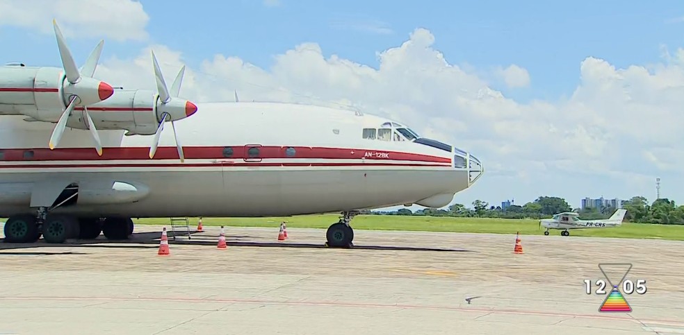 Dois aeroportos no Brasil devem receber um avião soviético Antonov AN-12  nesta semana