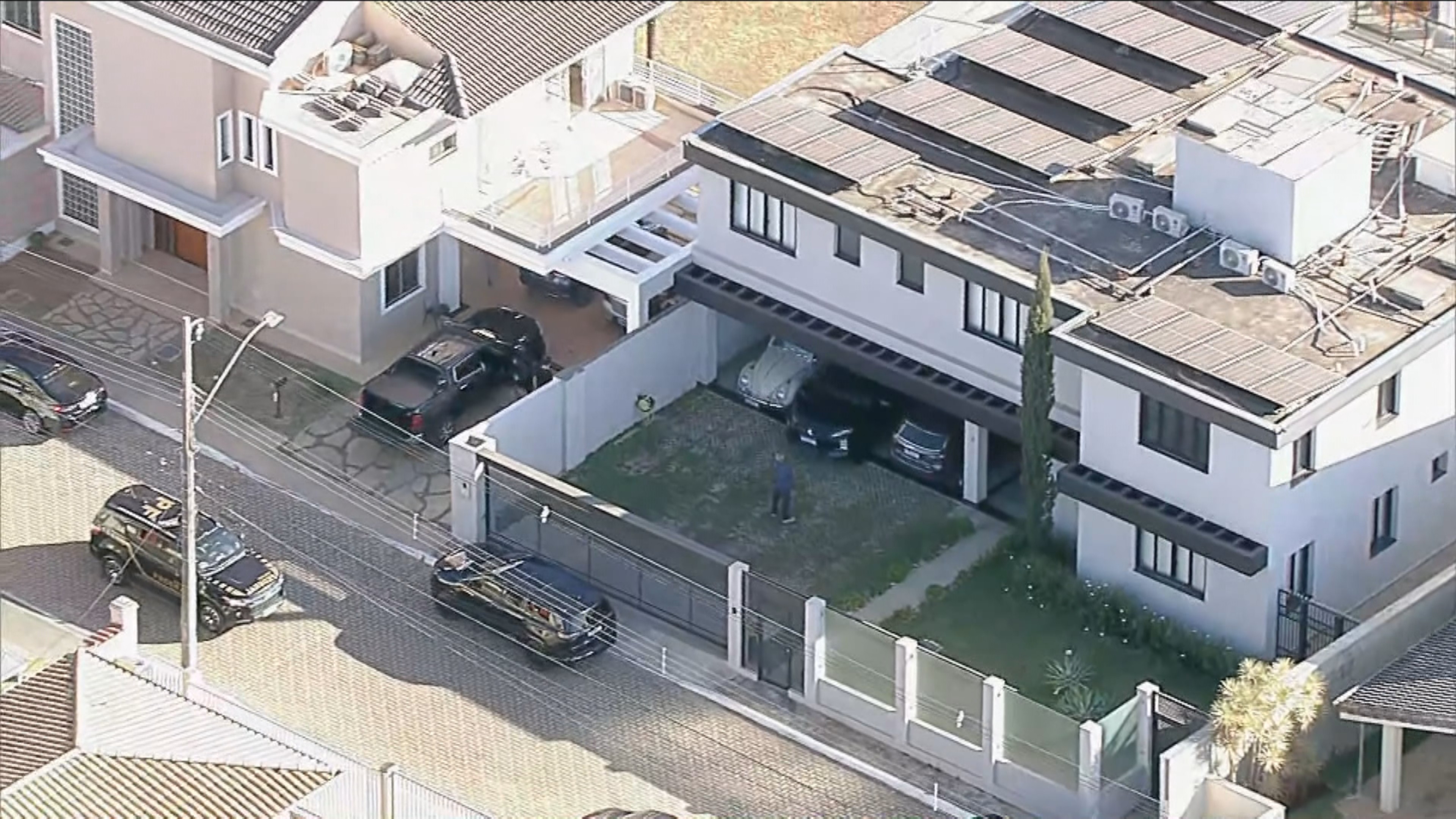 PF encontra cerca de 10 mil dólares na casa de Bolsonaro