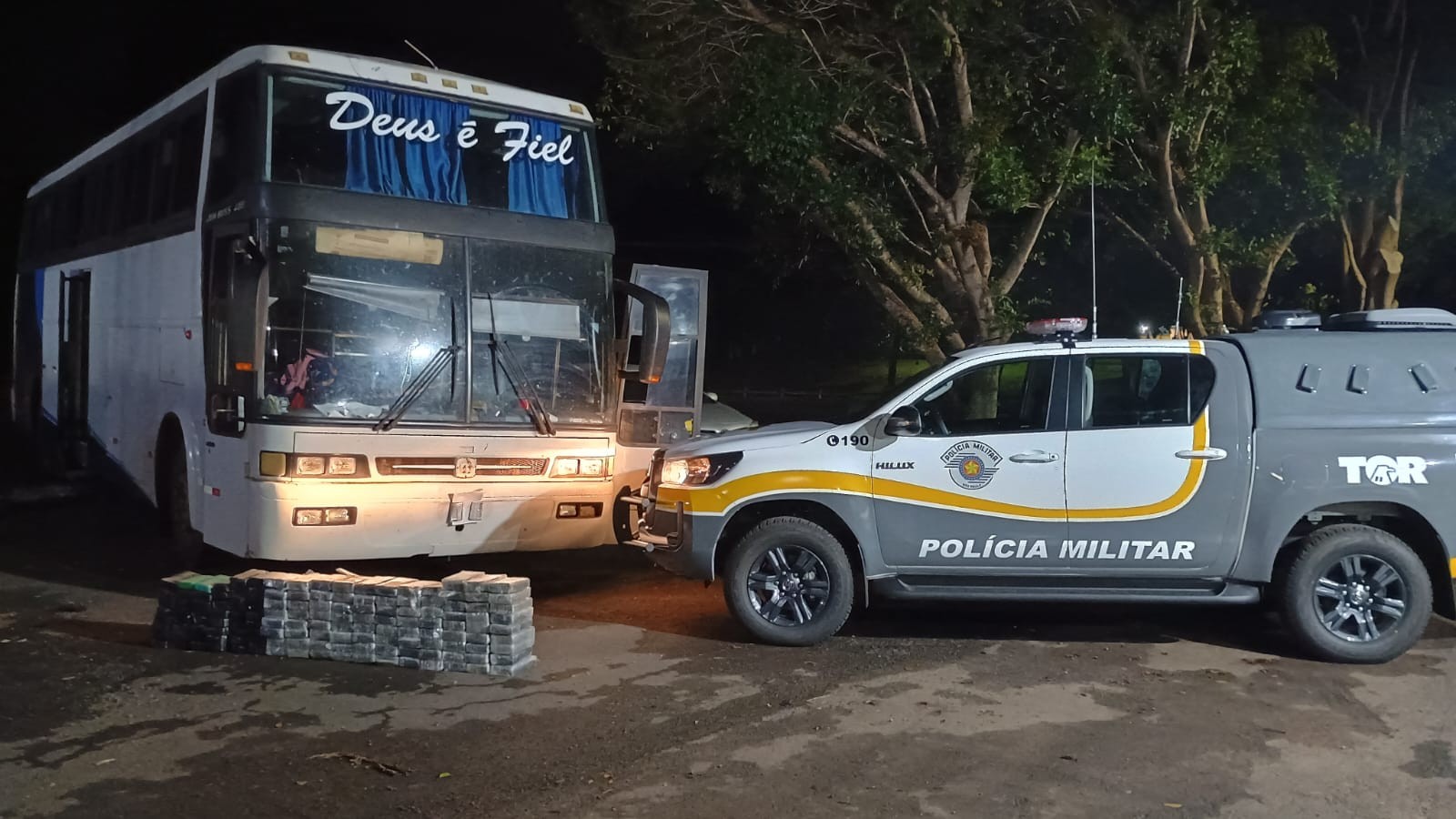 Polícia Rodoviária apreende mais de 150 quilos de cocaína em ônibus com passageiros bolivianos