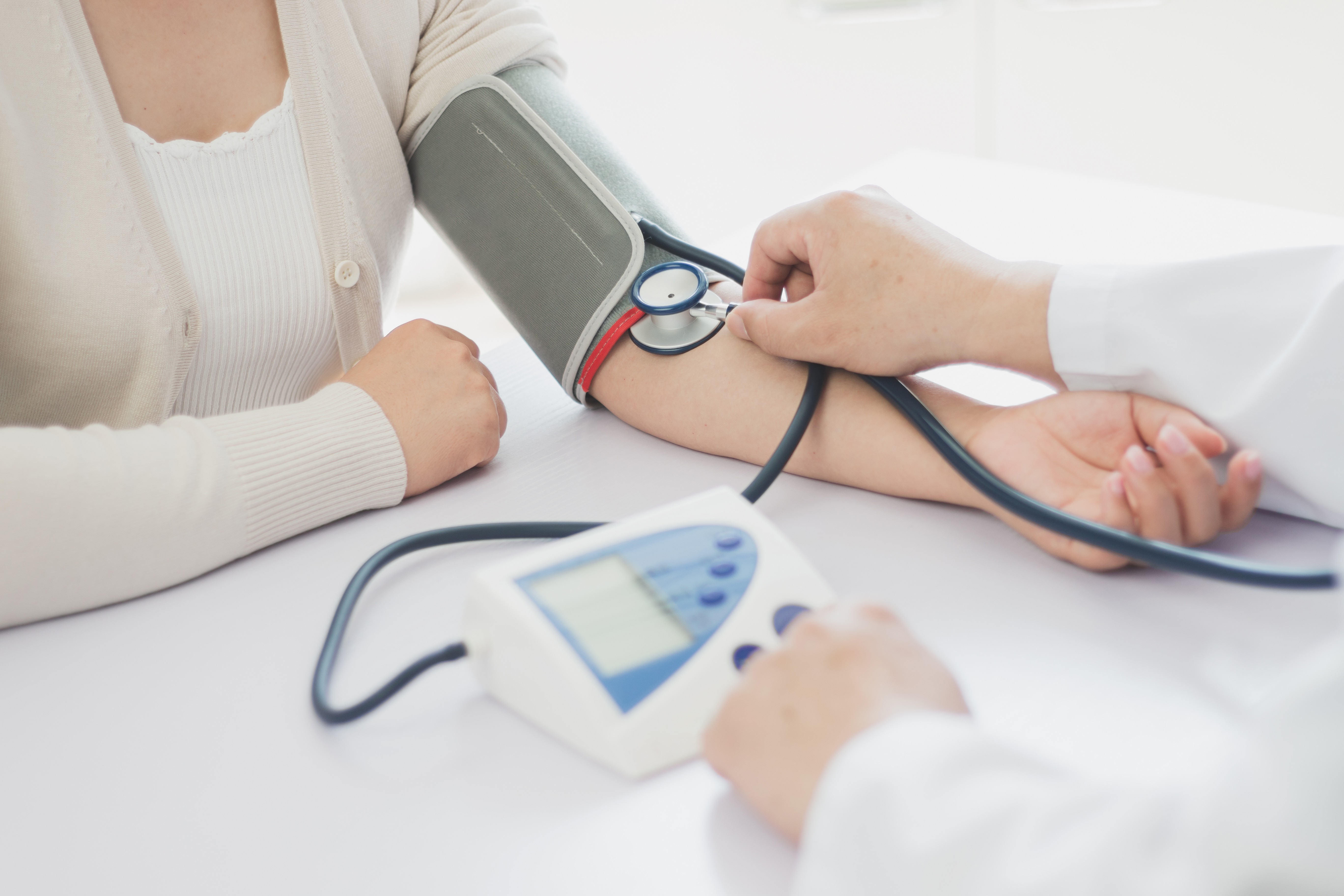 Como identificar os sintomas da pressão alta no corpo?