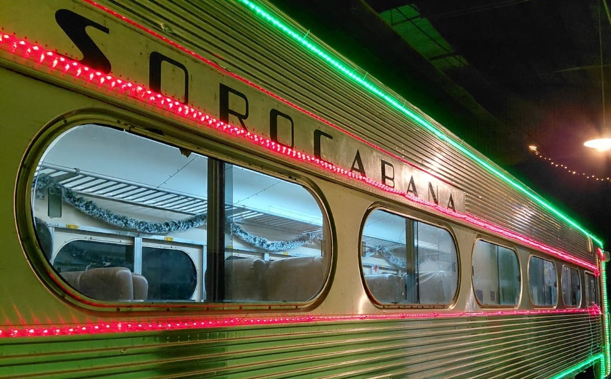 Trem Iluminado de Sorocaba inicia passeios noturnos abertos ao público; veja como obter ingressos 