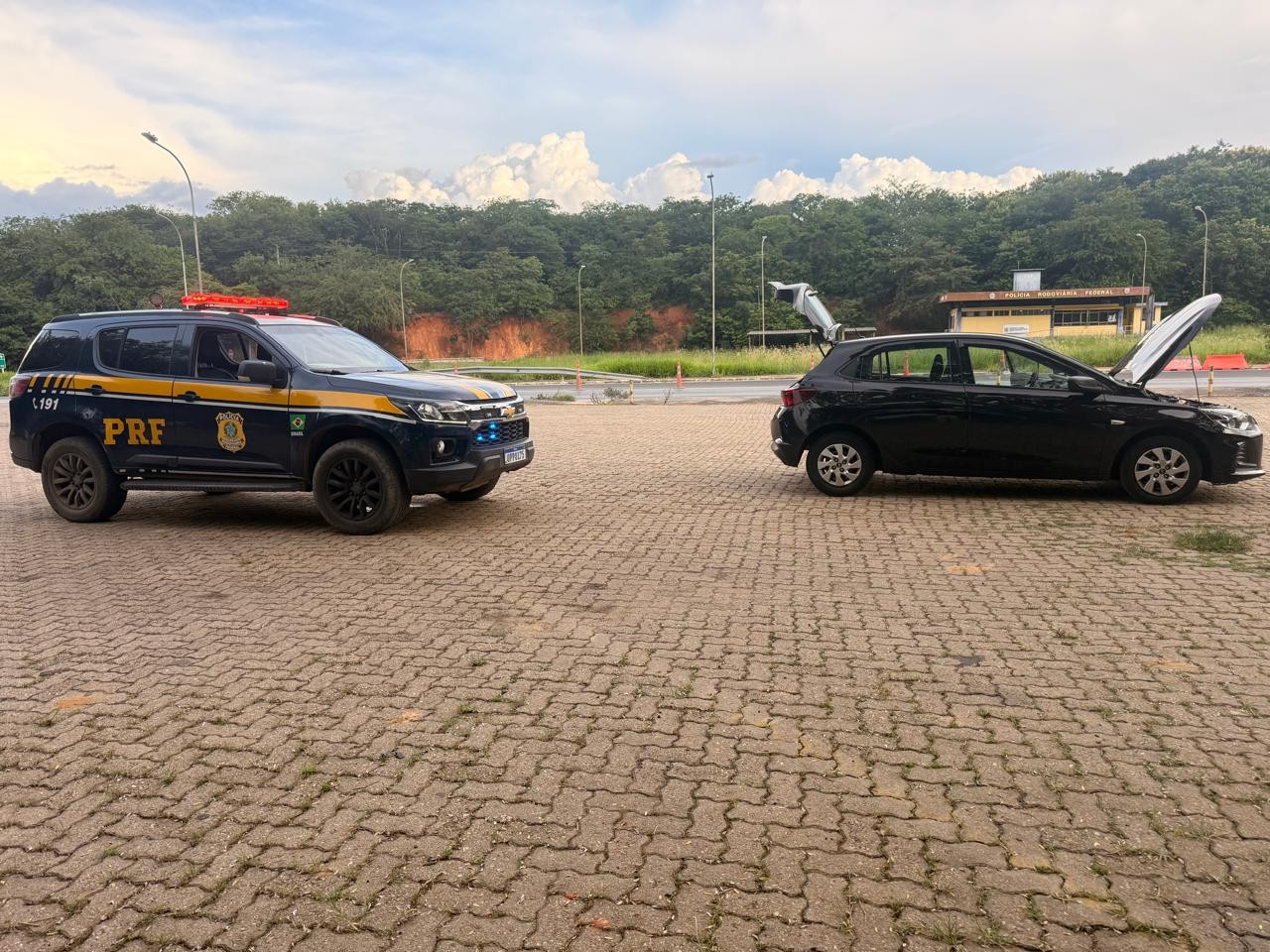 Carro furtado em São Paulo é recuperado na BR-251, em Montes Claros