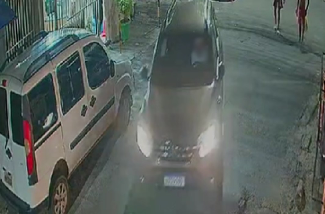 Grupo religioso tem carro roubado enquanto saía de igreja no Sábado de Aleluia em Salvador