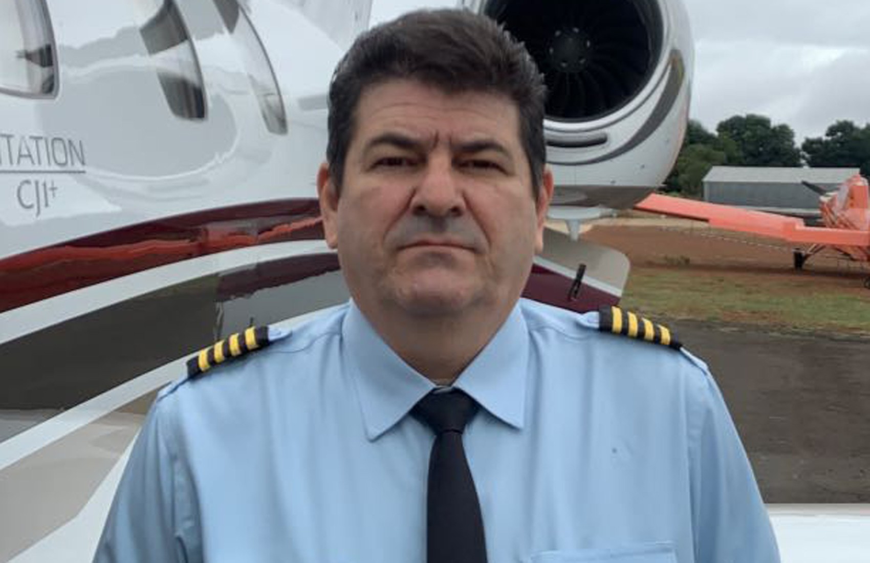 Destroços de avião que explodiu são retirados do mar em Ubatuba; caso é investigado pela polícia e pela FAB