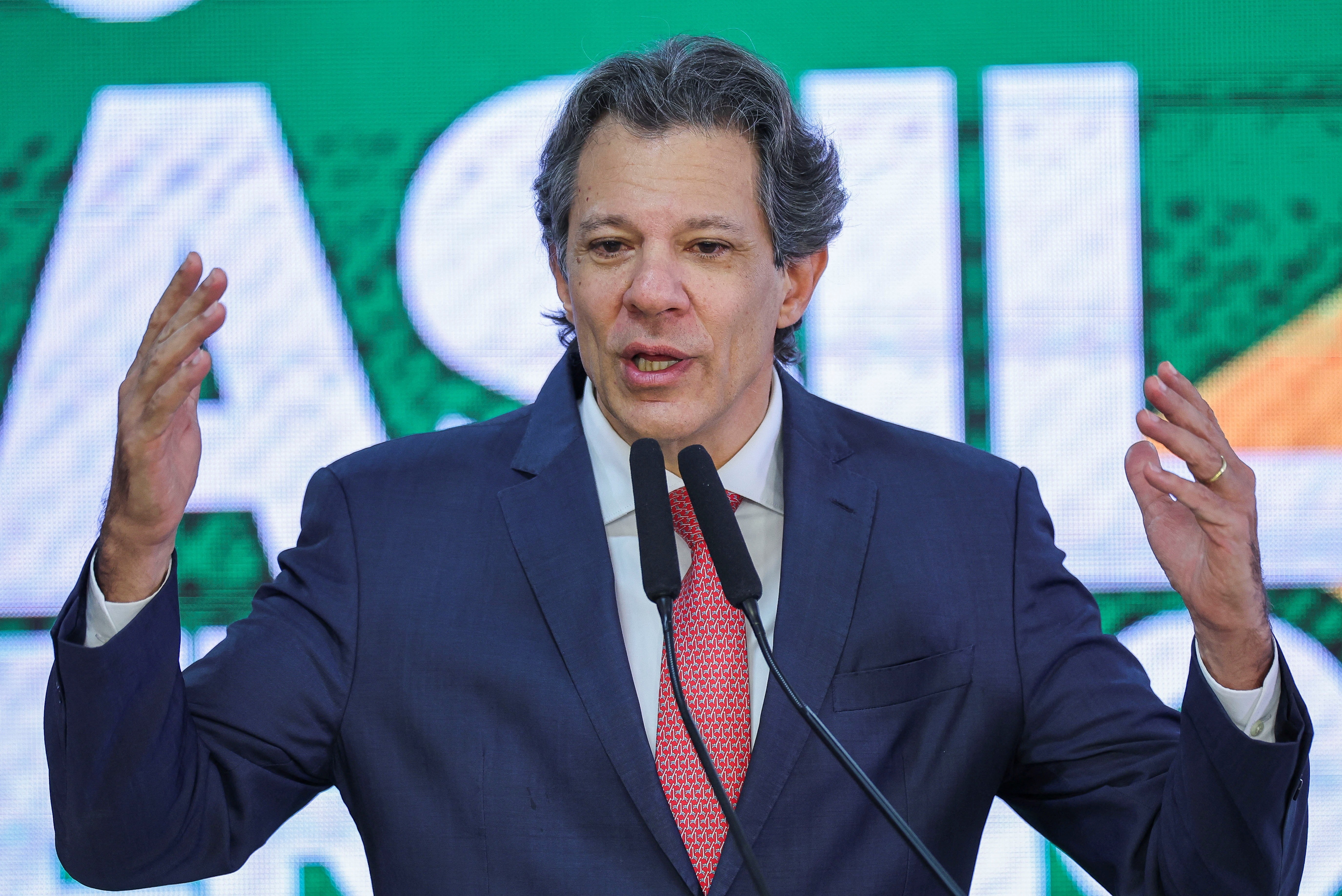Presidente do PT defende candidatura de Haddad em SP para ajudar Lula na tentativa de reeleição