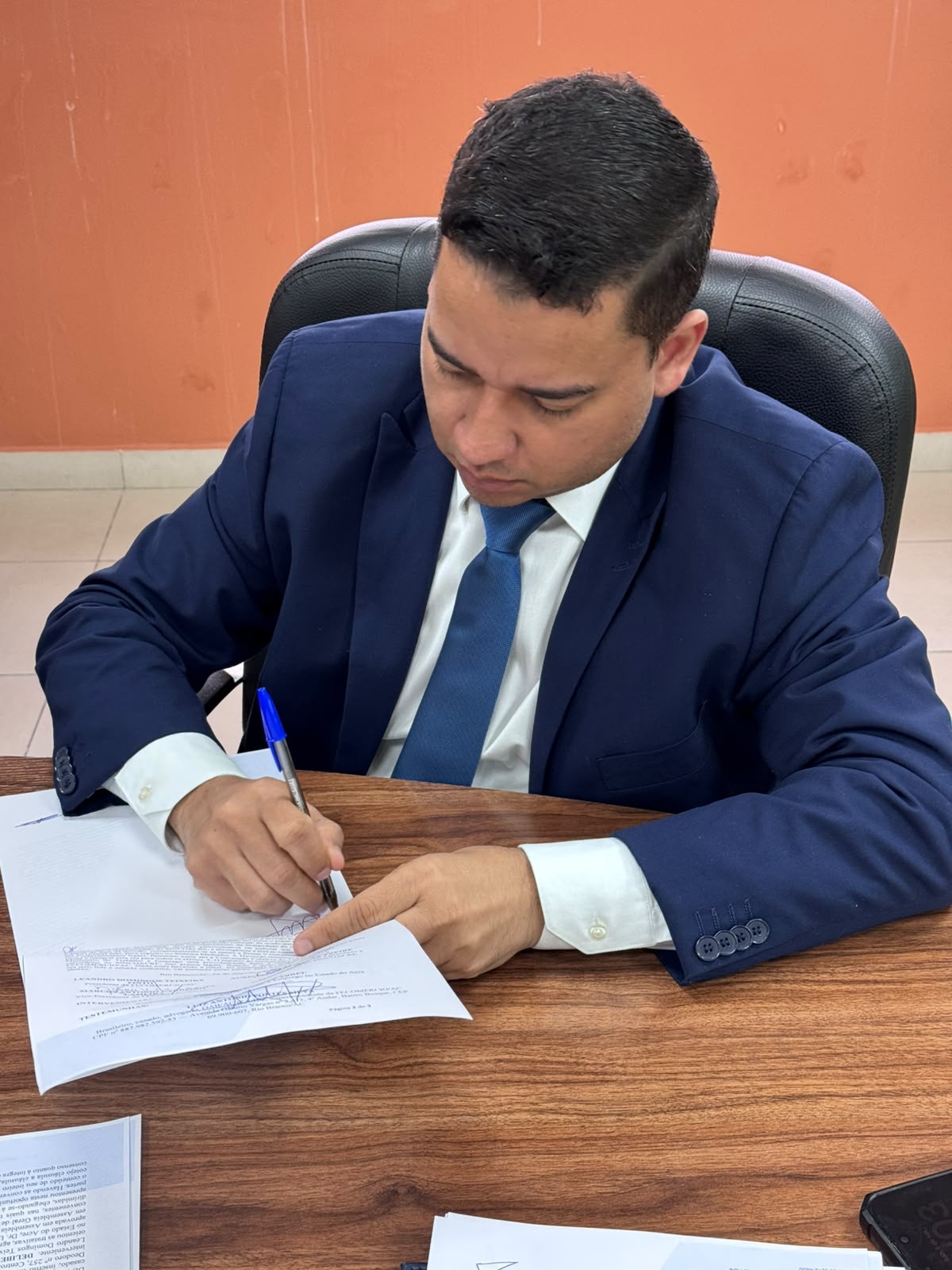 Representantes da Fecomércio-AC, do Sincoacre e do Ministério do Trabalho e Emprego participaram da celebração da Convenção Coletiva de Trabalho do Comércio 2026/2028. — Foto: Efraim Macambira