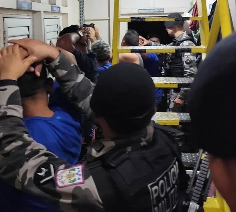 Tr&ecirc;s pessoas s&atilde;o presas em flagrante em Itaituba suspeitos de furto de combust&iacute;vel. &mdash; Foto: Reprodu&ccedil;&atilde;o