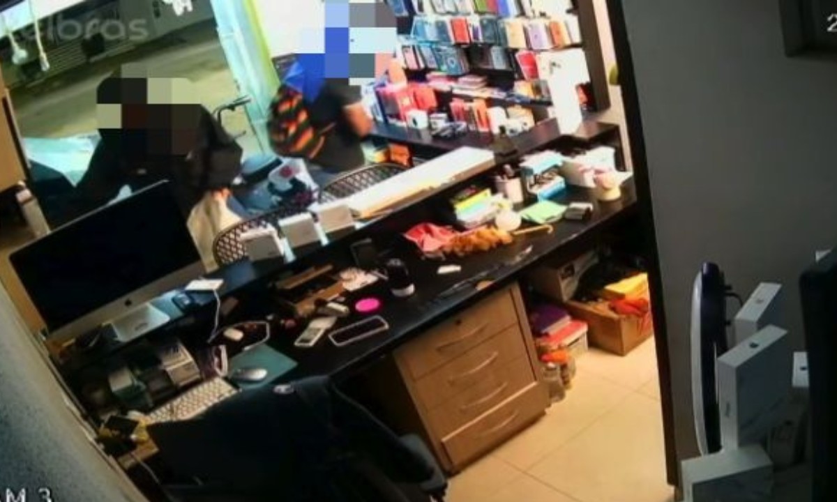 VÍDEO: loja de aparelhos eletrônicos é furtada após arrombamento e tem prejuízo de cerca de R$ 80 mil na Bahia