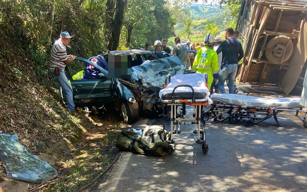 Mulher fica ferida após acidente na MG-290, em Inconfidentes — Foto: Reprodução / Redes Sociais