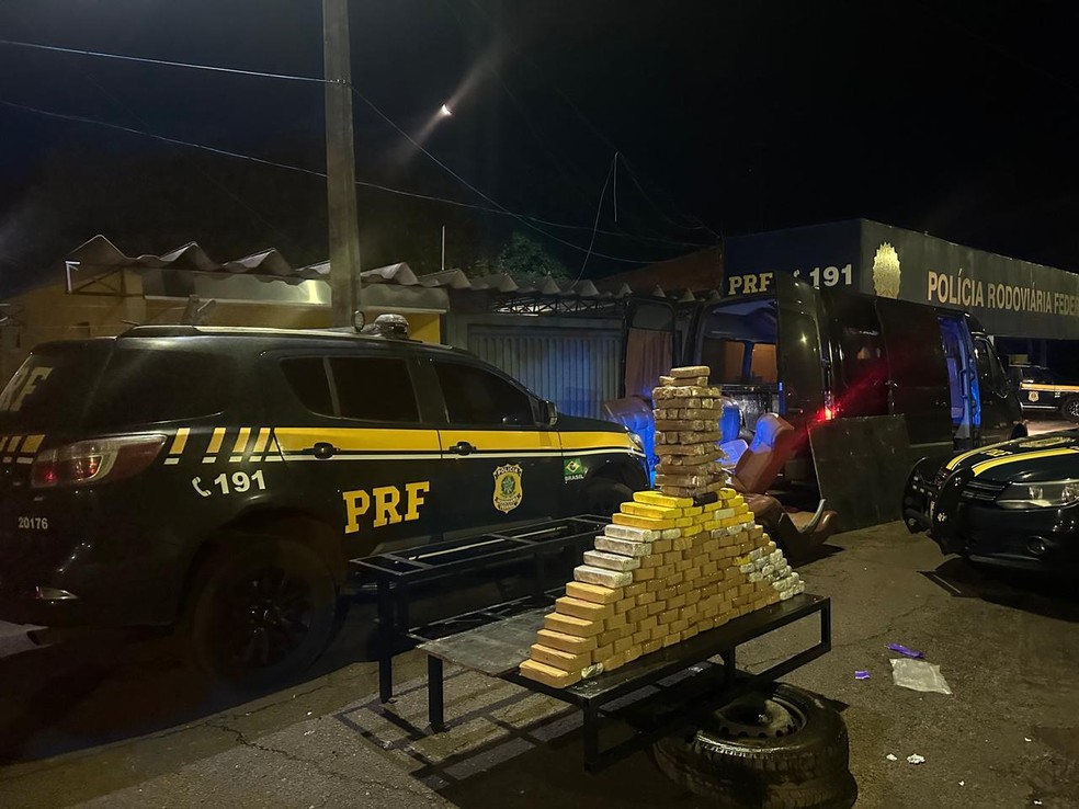 1 de 2
A apreensão ocorreu em Lins (SP), no entroncamento das rodovias Transbrasiliana (BR-153) e Marechal Rondon (SP-300). — Foto: Polícia Rodoviária Federal