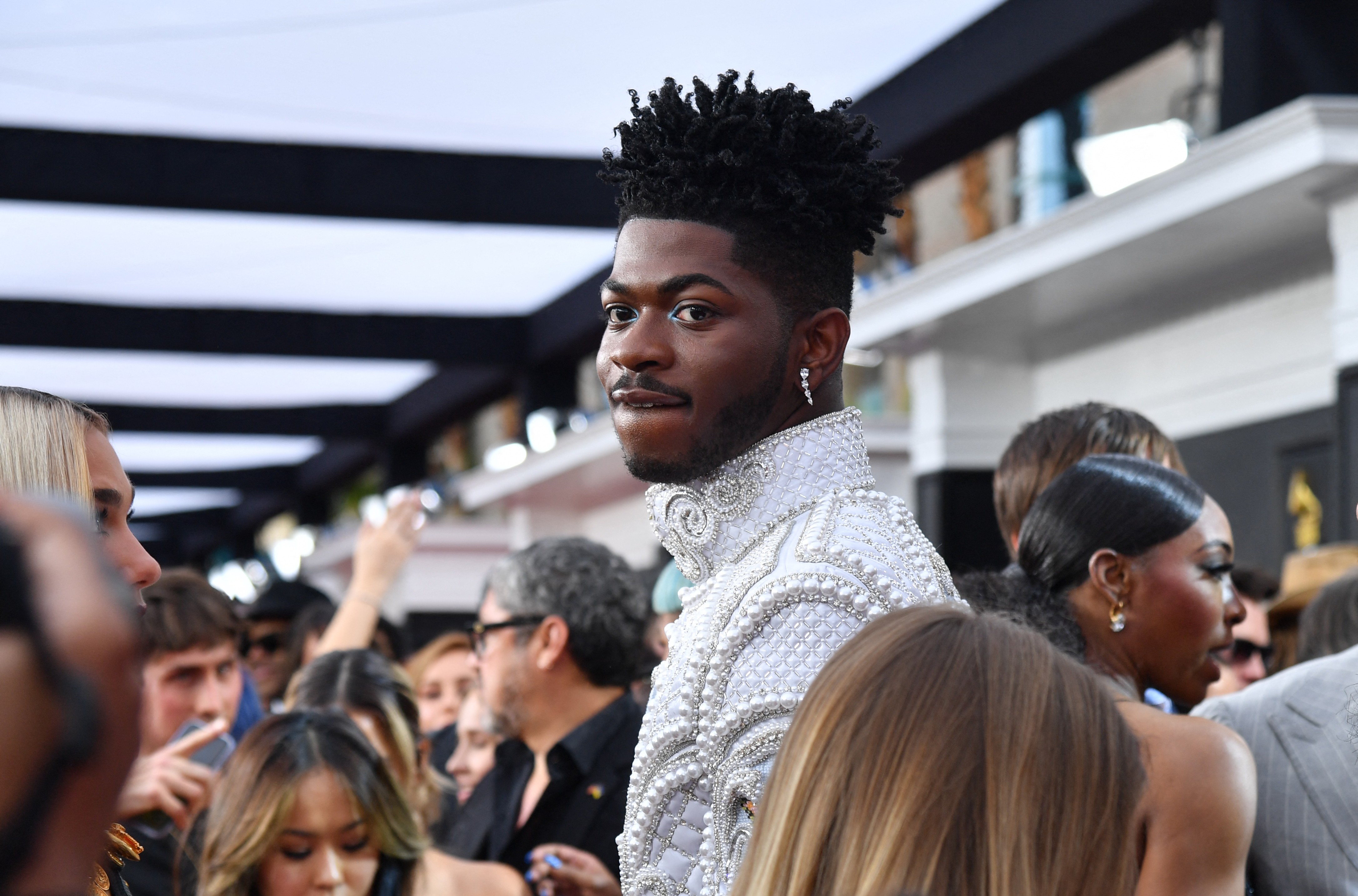 Lil Nas X é preso por andar seminu e vai a hospital por suspeita de overdose