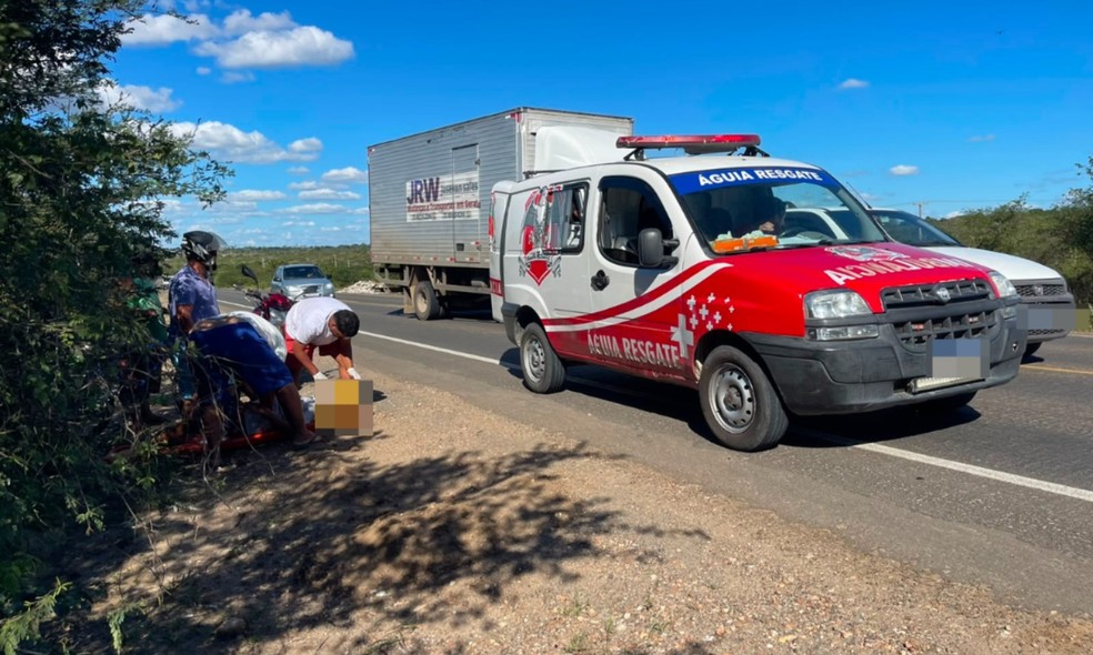 Homem sofre acidente de moto horas após irmão ficar gravemente ferido em colisão na BA-409 — Foto: Brigada Águia Resgate