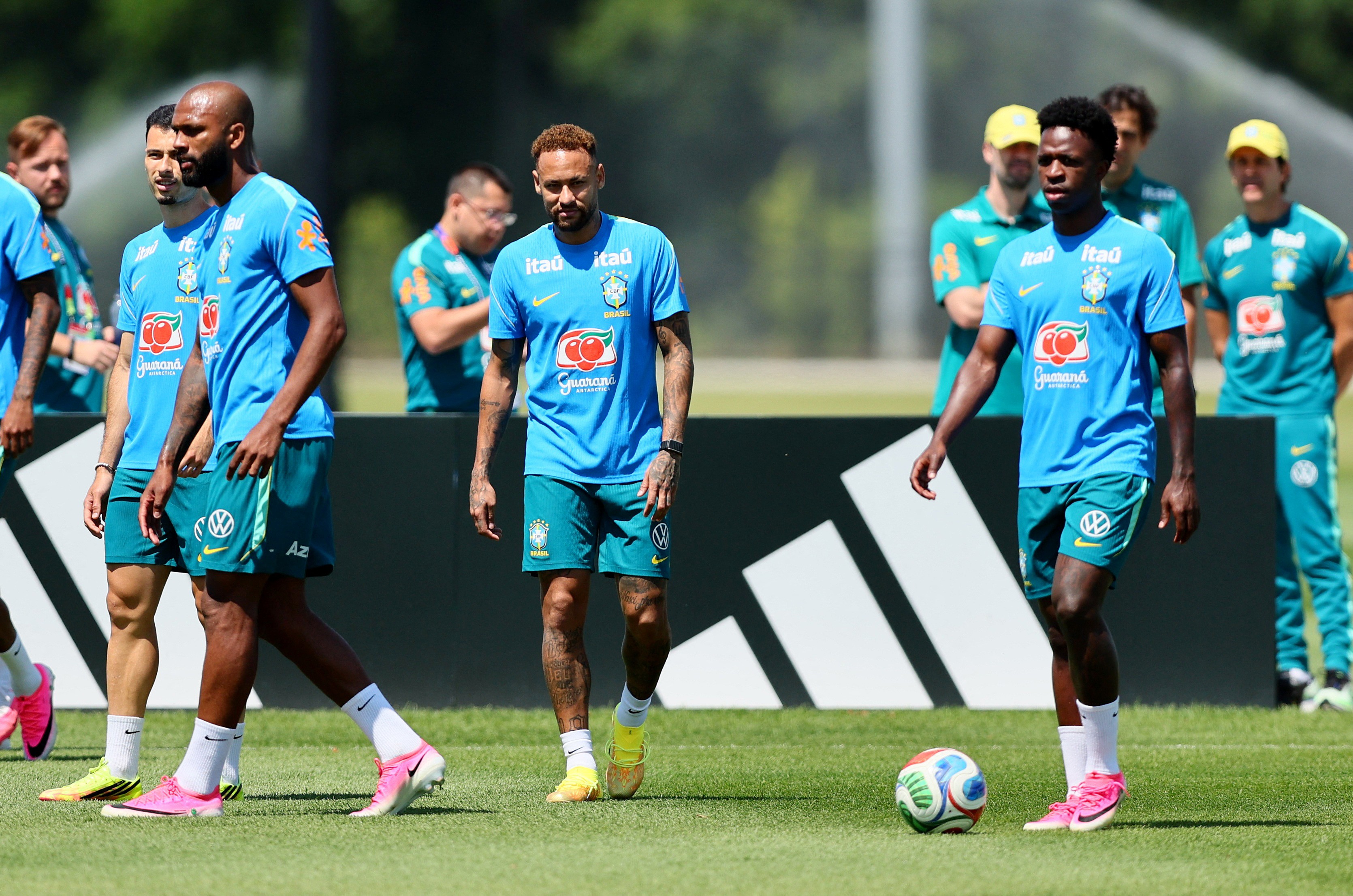 Quanto custa a chuteira nova do Neymar na Copa?